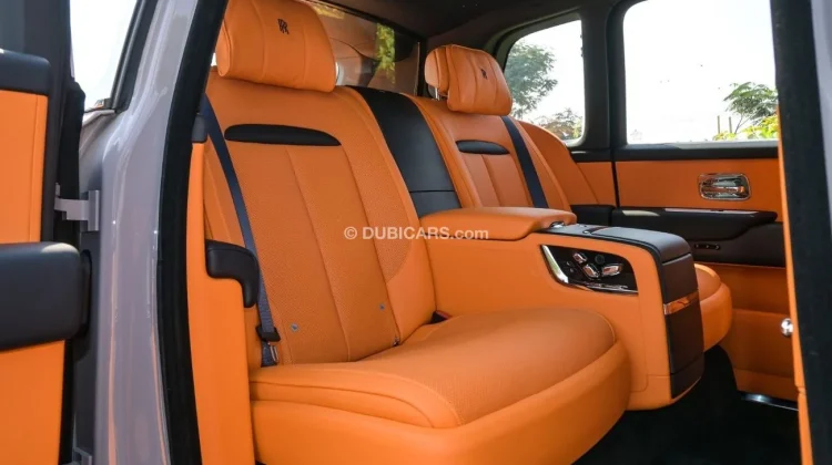 Rolls Royce Cullinan Silver Badge | 2024