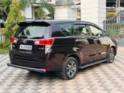TOYOTA INNOVA CRYSTA 2.4 G AT