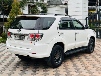 TOYOTA FORTUNER 2WD