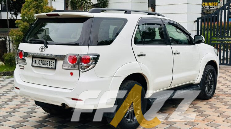 TOYOTA FORTUNER 2WD