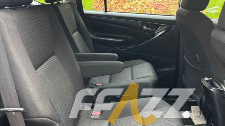 TOYOTA INNOVA CRYSTA G4 RE