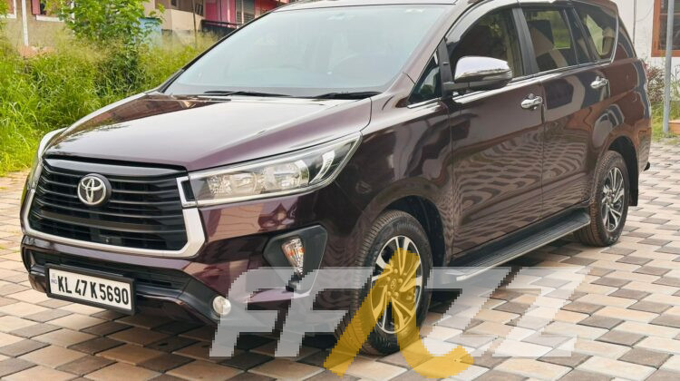 TOYOTA INNOVA CRYSTA 2.4 G AT